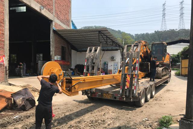 勾機(jī)伸縮臂廠家、挖機(jī)伸縮臂廠家